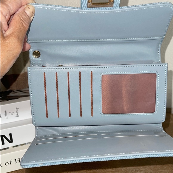 Cartera - Picture 3 of 4